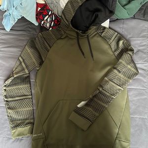 Nike dry fit hoodie men’s medium